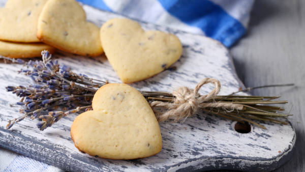 lavender and lemon shortbread made with lavender flowers tea